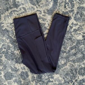 Athleta Navy leggings 7/8 with pockets.